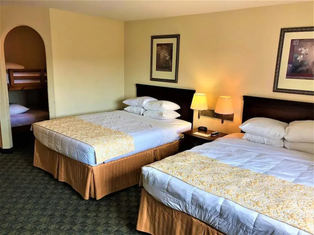 Howard Johnson By Wyndham Branson