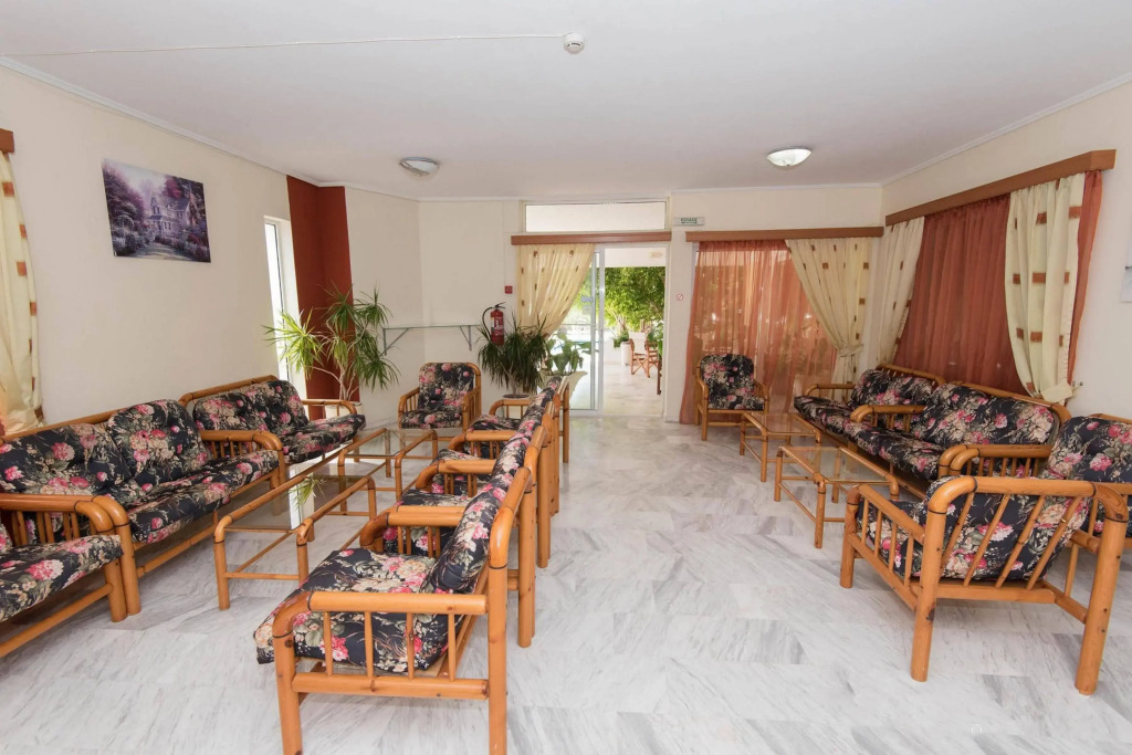 Leonidas Hotel & Studios