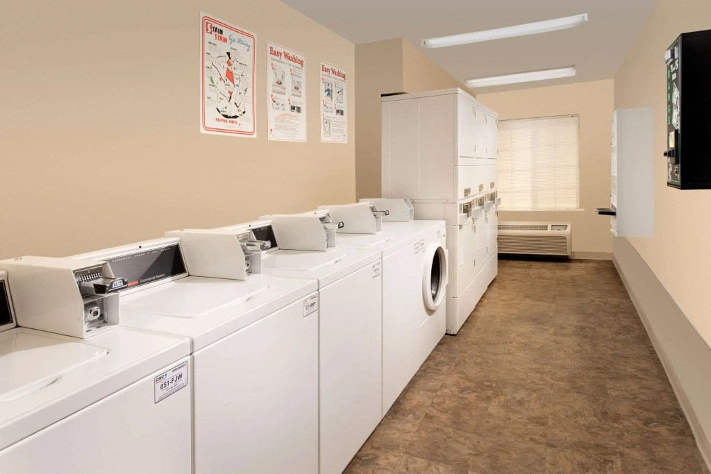 WoodSpring Suites Topeka