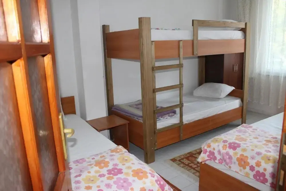 Şahin Apart