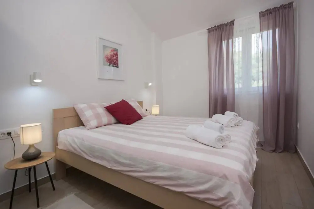 Modern and Cozy Apartment for 3 Guests