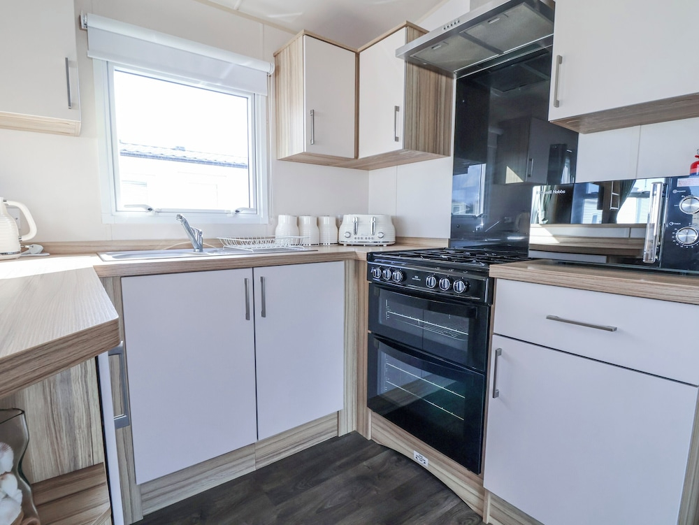 The Beachside Hideout - St Michaels and Browns Caravan Park
