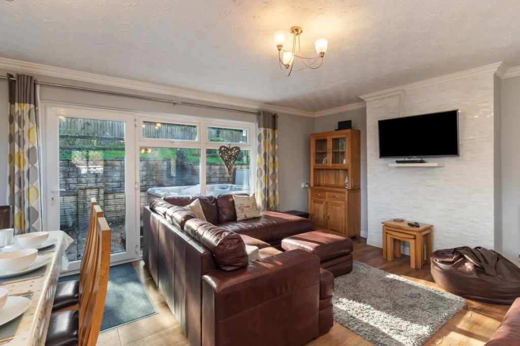 Hazelglade Cottage - Hot Tub, Games Room, Pet Friendly