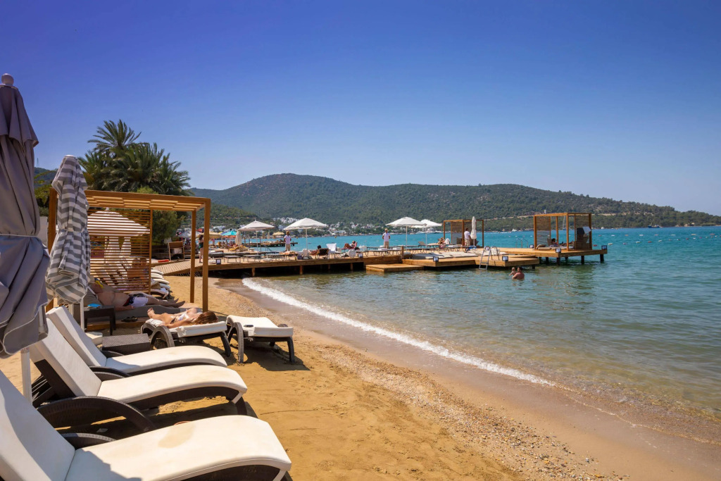 Moyo Beach Hotel