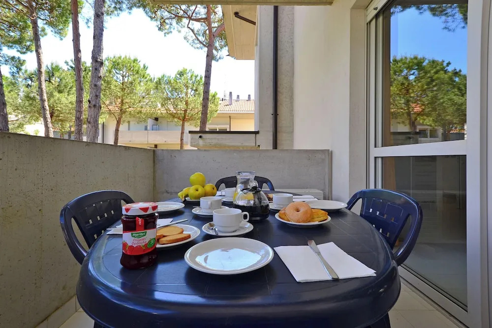 Apartment With Pool Access