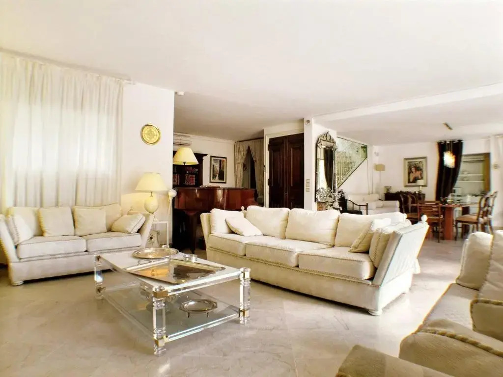 Juan Les Pins Near Cannes Beaches 18-20 Guests