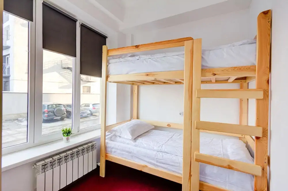 WHITE HOTEL & HOSTEL