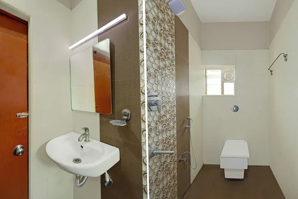 Fabhotel Ecr’S Royal Elite
