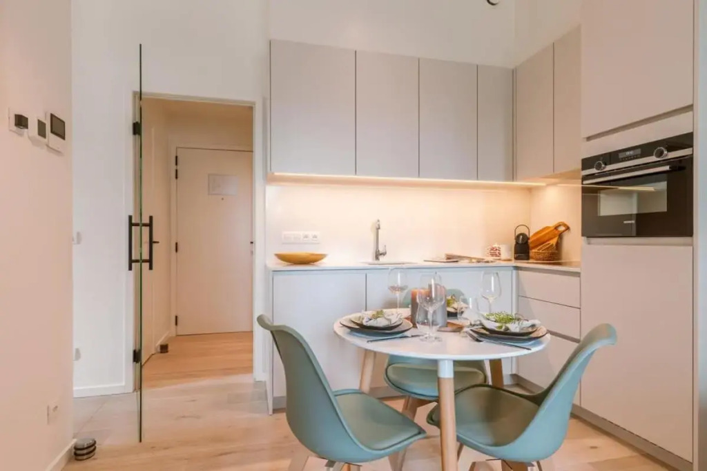 Top of the line apartment in a new upscale residence close to the sea and the beach