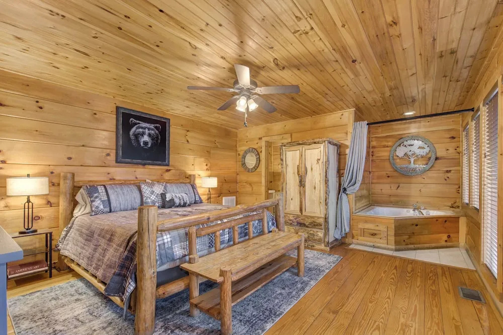 Only Dreamin' Cabin w/ Private Hot Tub