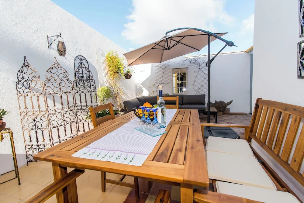 Olhão Townhouse With Roof Terrace & Courtyard 5min to Ferry & Market