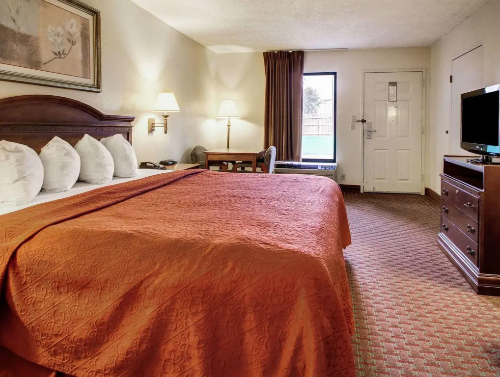 Quality Inn & Suites Clinton - Jackson West