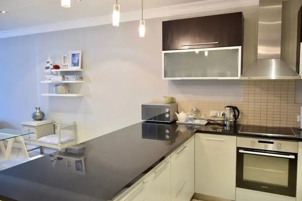 Beach House-style Apartment In City Centre