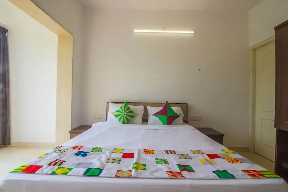 OYO Home 12319 Elegant 1BHK Near Vainguinim Beach