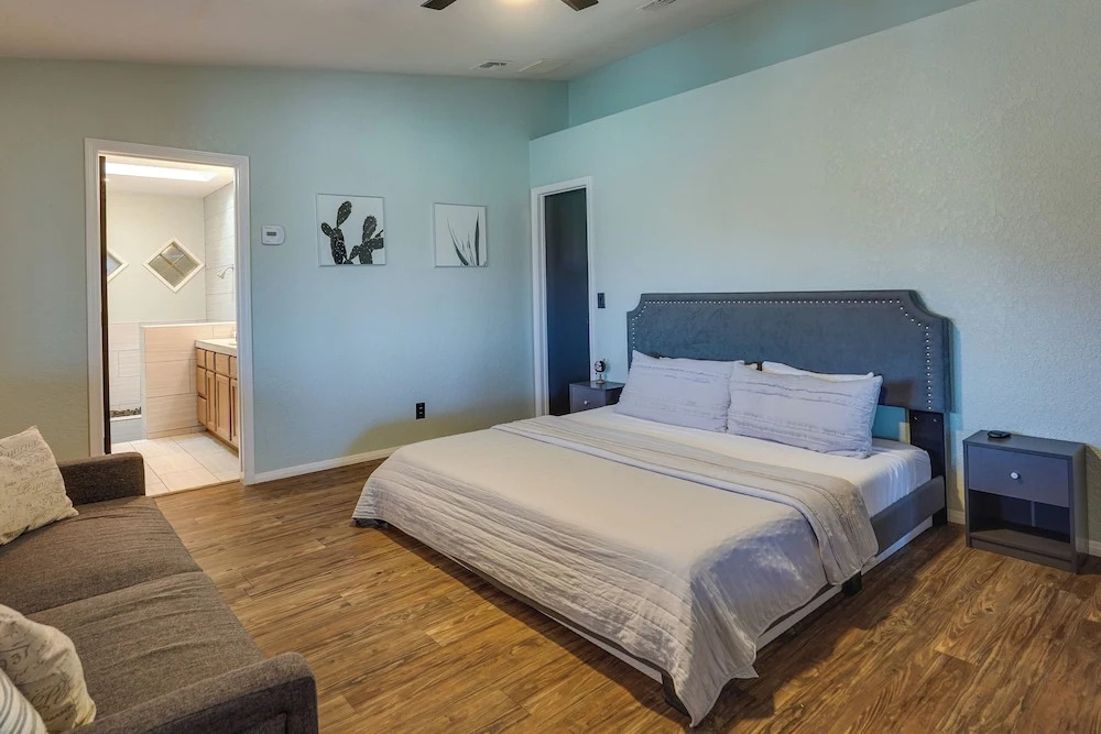 4 Mi to Lake Havasu State Park: Home w/ Mtn Views!