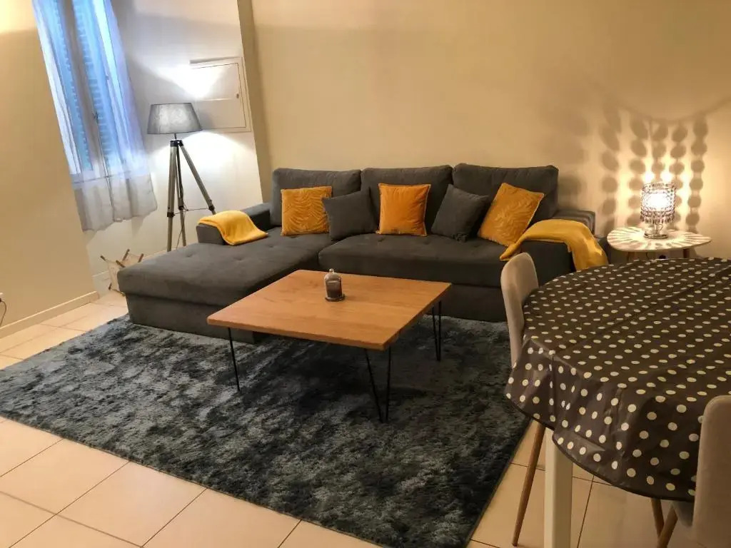 Quartier historique Plein coeur d Ajaccio proche de toutes commodités plage à 150m Grand F2 4 couchages 56 M2