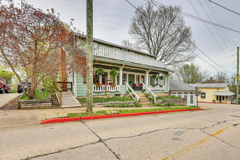 Eureka Springs Vacation Rental < Half-mi to Dtwn!