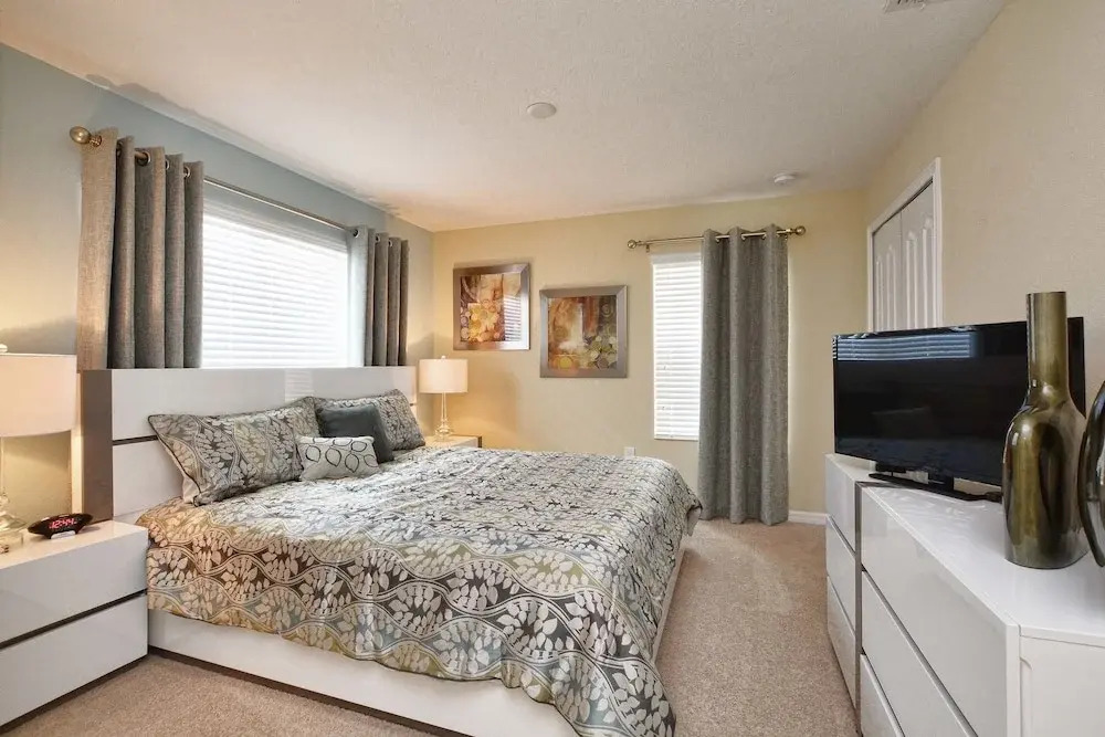 Storey Lake 5 Bedroom Townhome w Pool - 1600ST