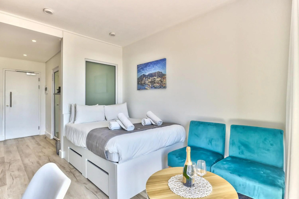 Stunning work pad on 1onAlbert- 601