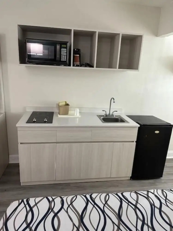 Magnolia Inn Extended Stay of Kingsland - New 2025 - Book a Kitchen Room - 12 Noon Check Out - 4K Black Beds - Saltwater-Mineral Pool open until 4AM - 24-7 Front Desk - LUXE Coffee Bar Award Winning Inn - Save by phone - 912-576-4777