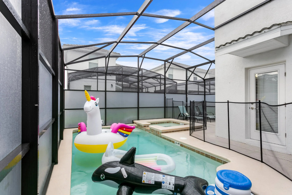 Amazing Storey Lake 5 Bedroom 5 Bathroom 4778Kcc