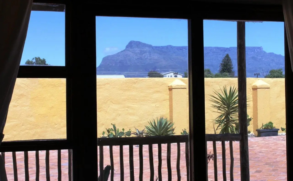 Flintstones Guest House Cape Town