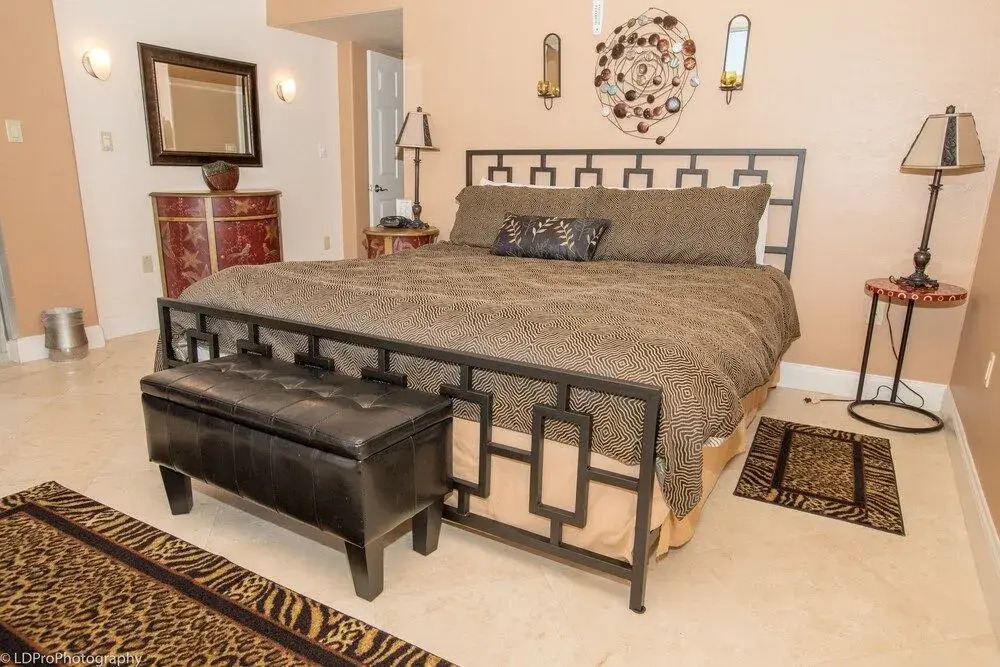 Shoreline Towers 1052 2 Bedroom Condo by RedAwning