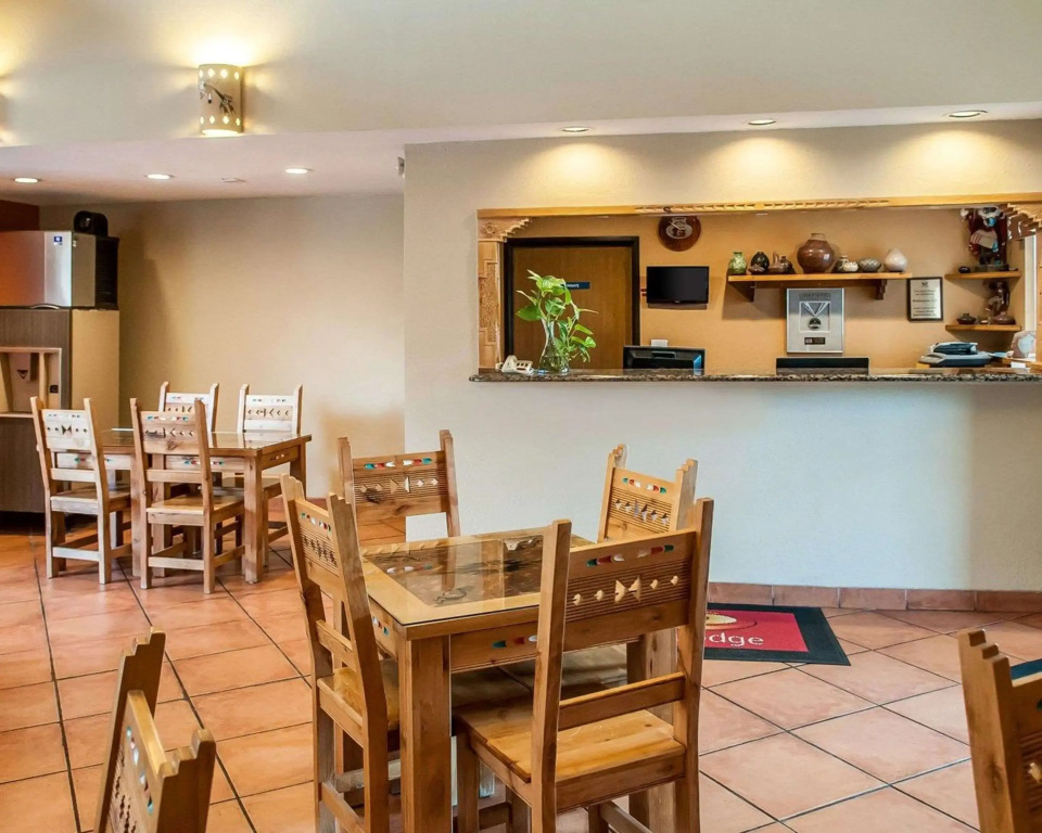 Econo Lodge Inn & Suites Santa Fe South