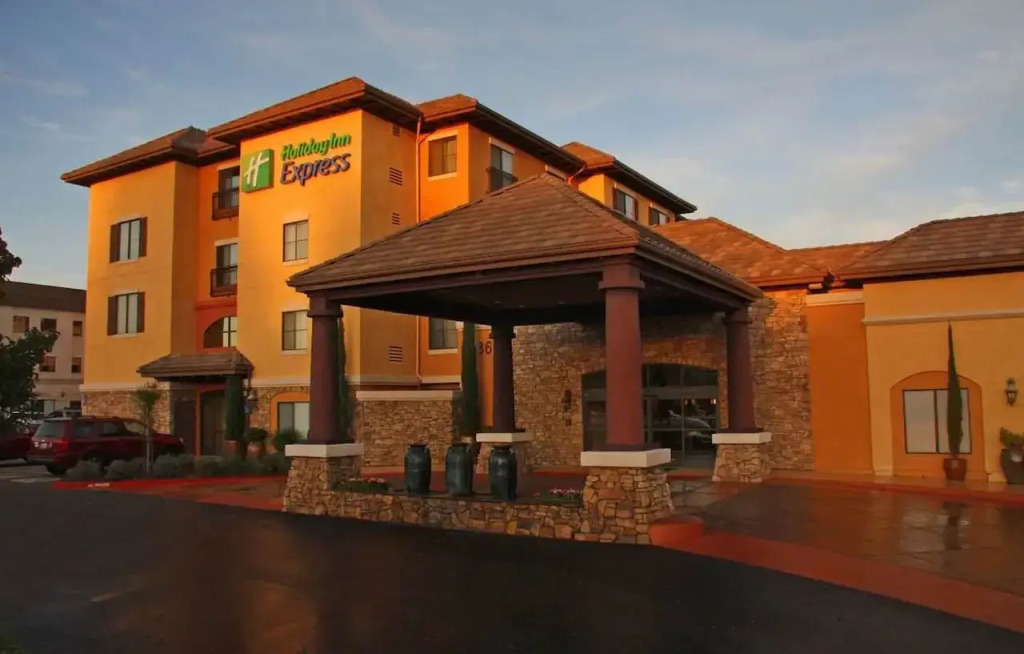 Holiday Inn Express & Suites El Dorado Hills by IHG