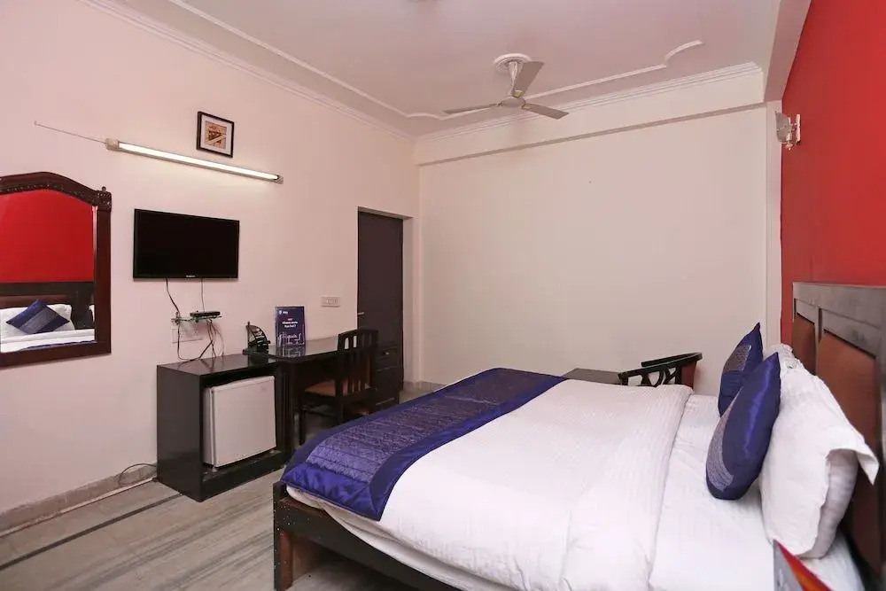 Royal Inn by OYO Rooms