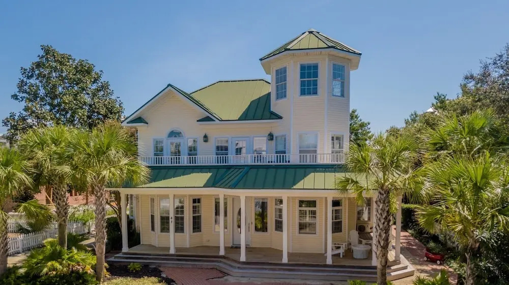 Key Lime Pie 6 Bedroom Home by RedAwning