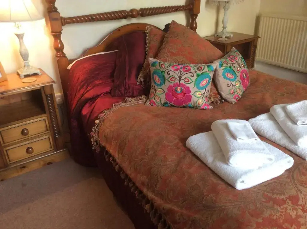 Cheltenham Lawn And Pittville Gallery BB