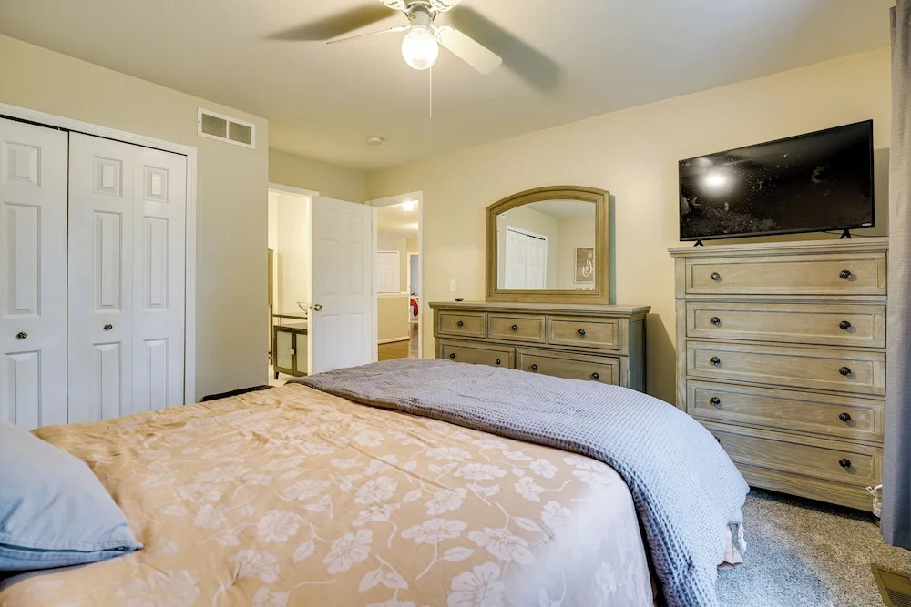 Pets Welcome: Convenient Family Home in Westland!