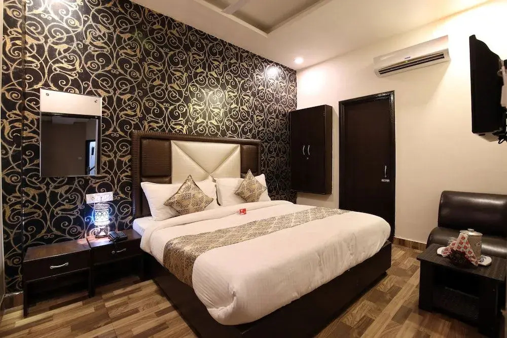 OYO 9055 Hotel Rich Inn