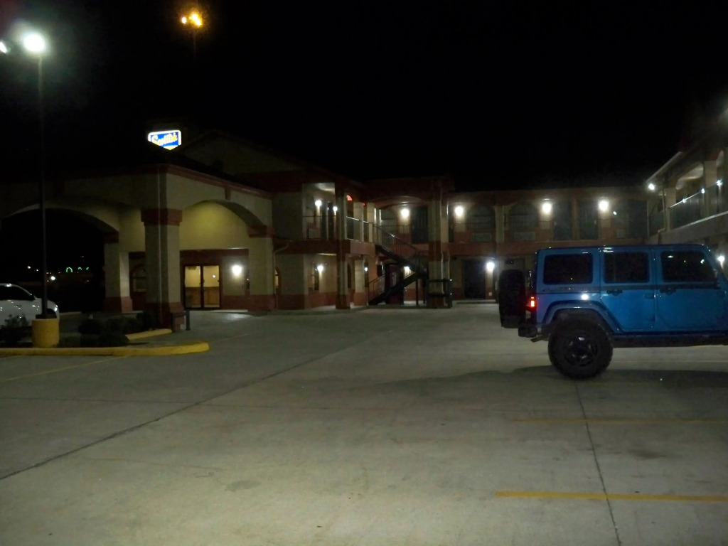 Econo Lodge Inn & Suites