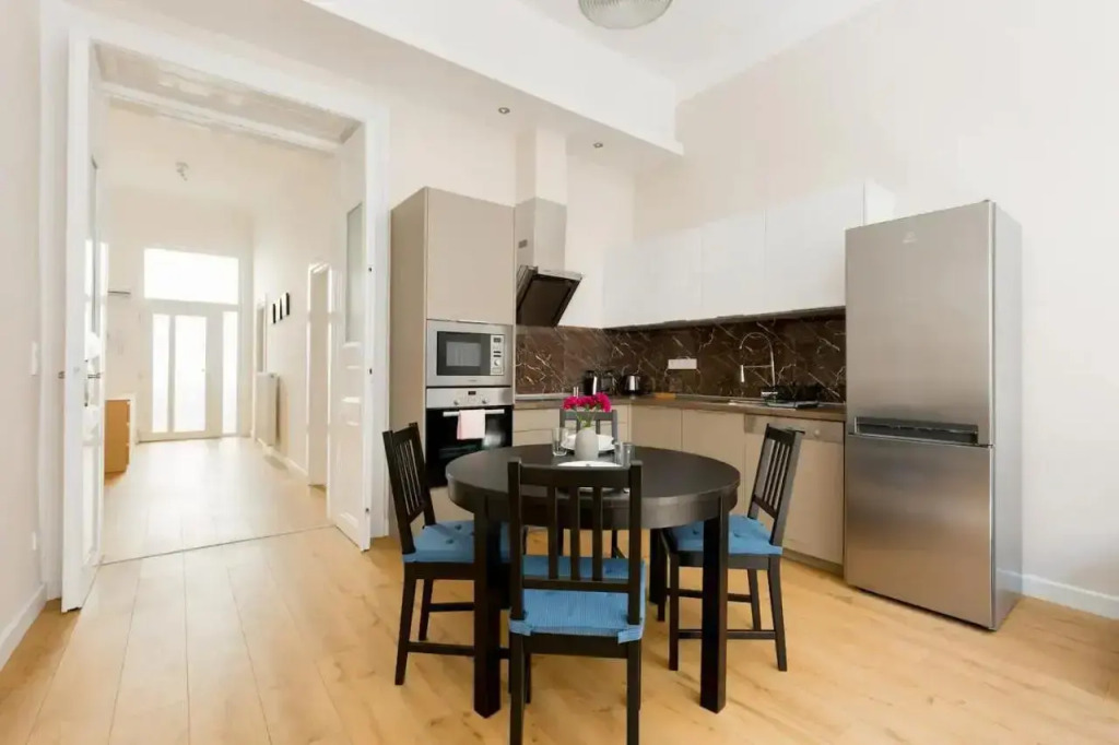 Westend Center Apartment-Prime Location