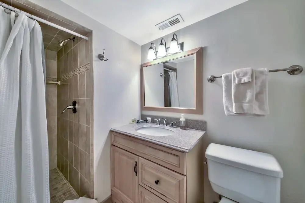 Irving's Bavarian Ge  1139hb 3 Bedroom Condo