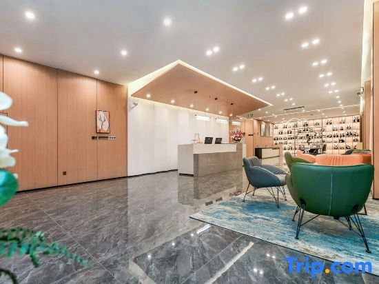 R ROYALSS HOTEL(Chengdu Jinniu Wanda North Railway Station）)