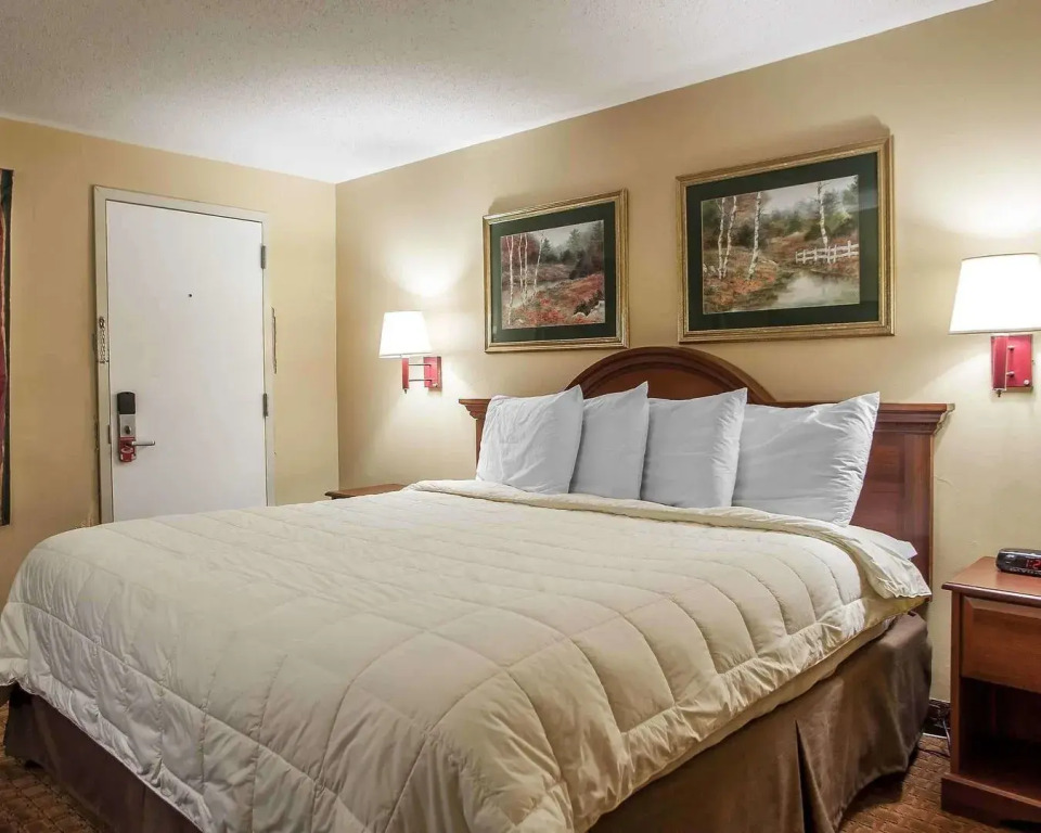 Econo Lodge Newton