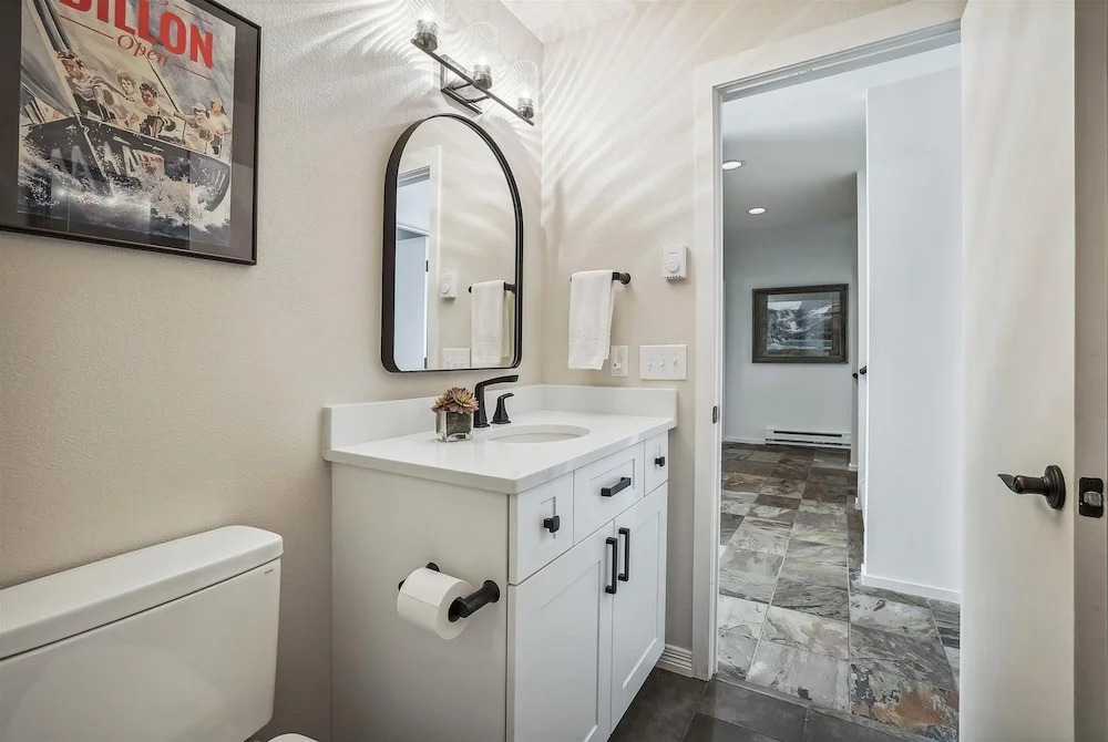 Bella Vista 5 Bedroom Townhouse by RedAwning