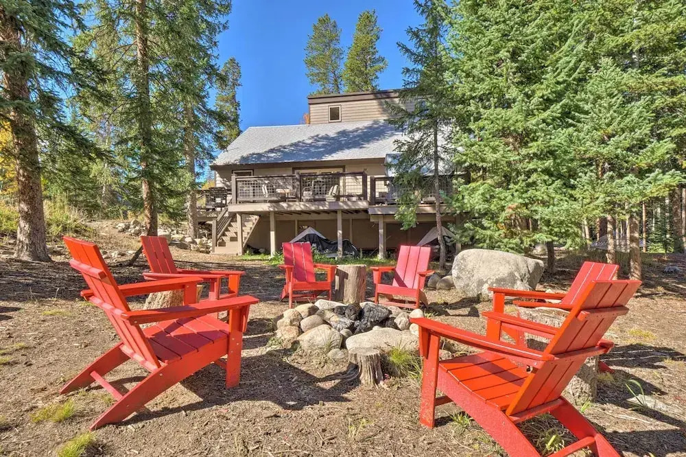 Luxury 4 BR Cabin: 2 King Suites on Shuttle Route