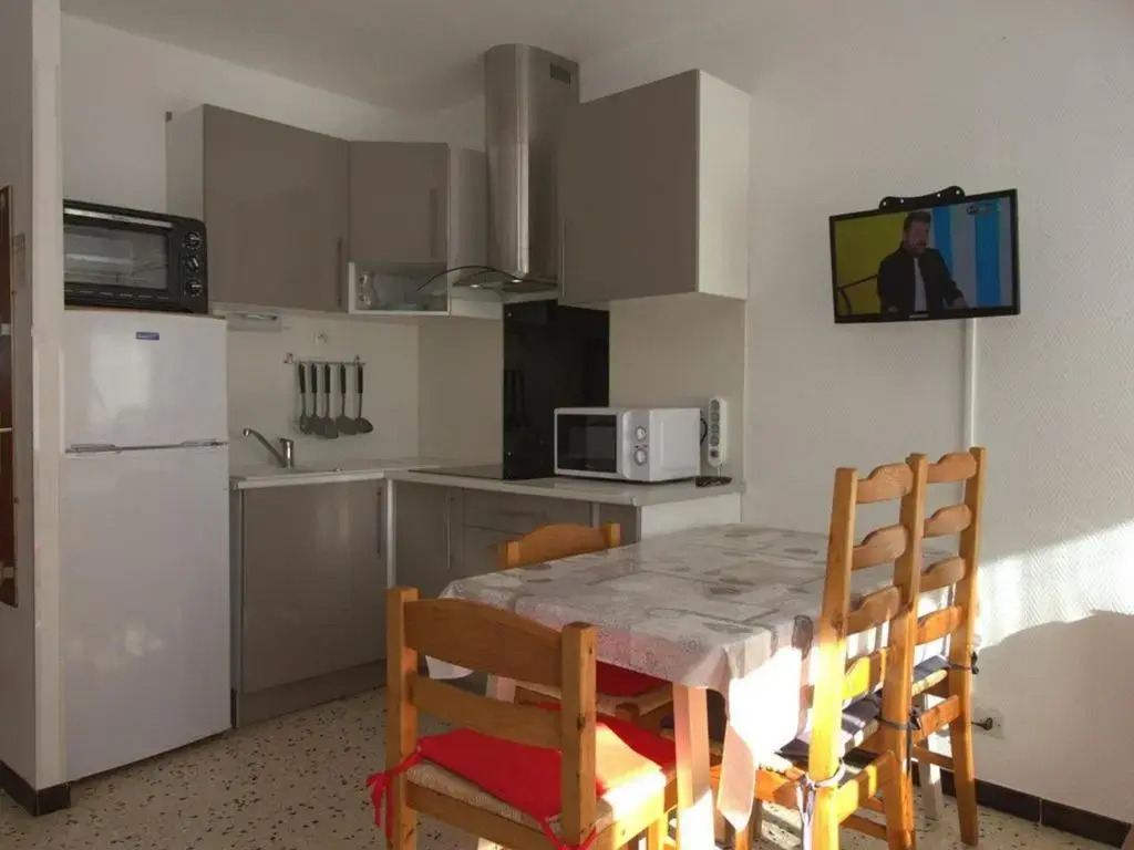Appartement Balaruc-les-Bains, 1 pièce, 4 personnes - FR-1-553-101