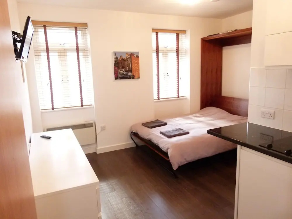SS Property Hub - City of London Studio Apartment 5