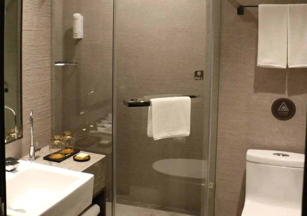 Отель Homeinn Plus Shanghai People Square East Jinling Road