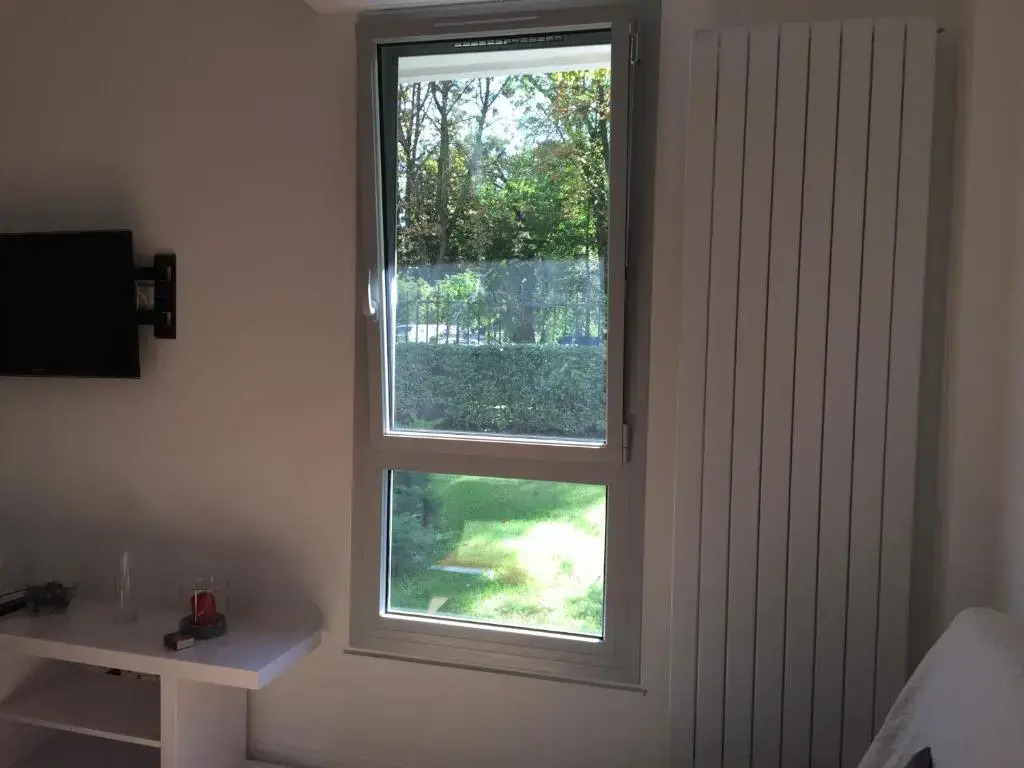 Trés Beau Studio (face bois), 10mn de l'Etoile