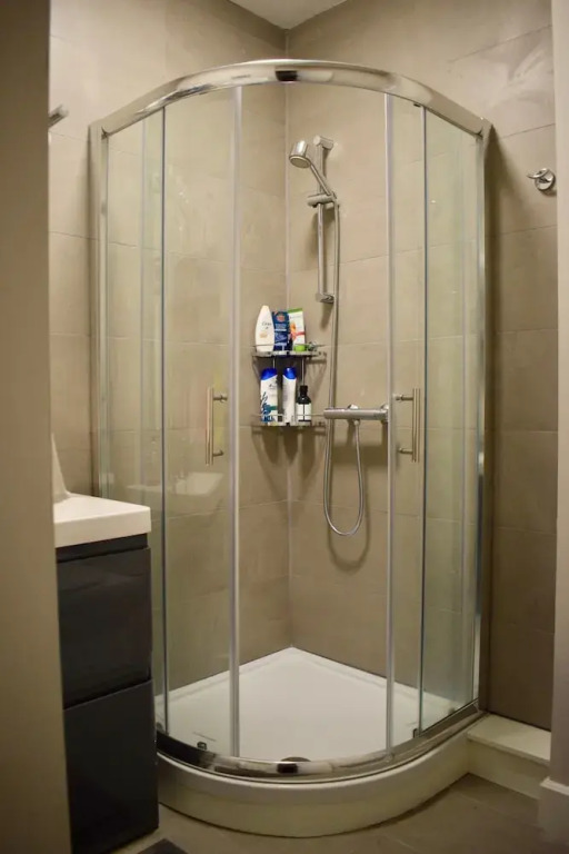 1 Bedroom Modern Apartment in Dublin Sleeps 4