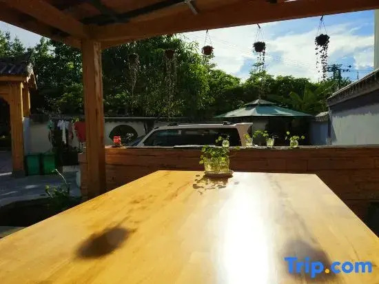 Pu'er Road Flower Inn