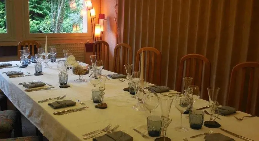 Au Relais de lOust