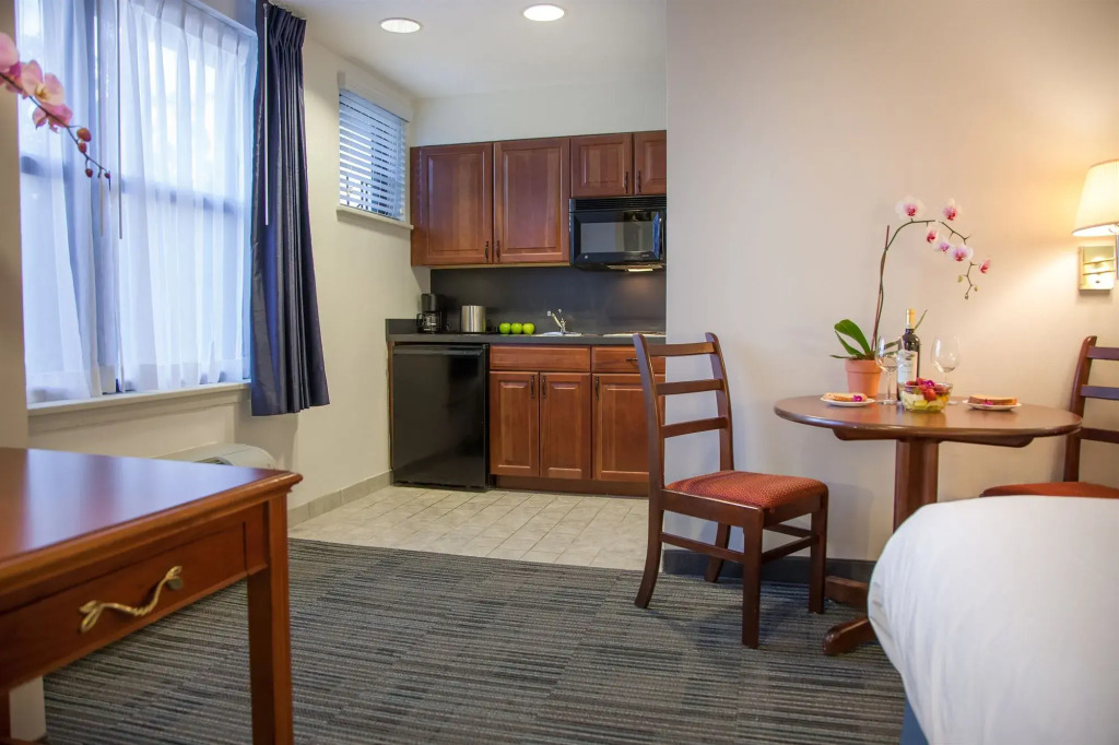 Federal City Inn & Suites