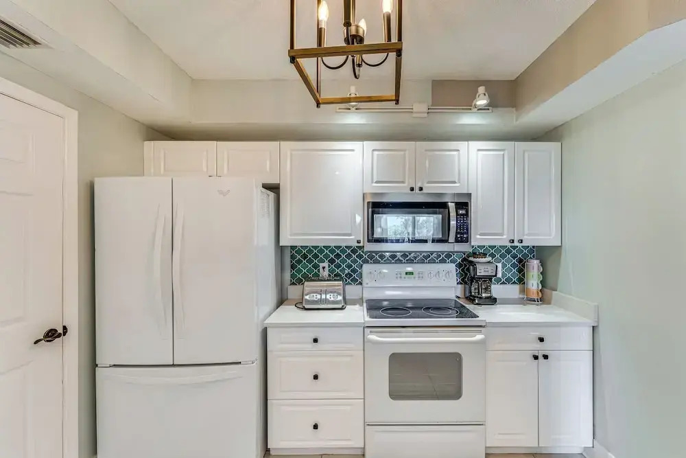 New Smyrna Beach Condo w/ Balcony & Ocean Walk